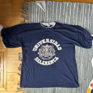 Vintage university t shirt size small, fits like a baby tee